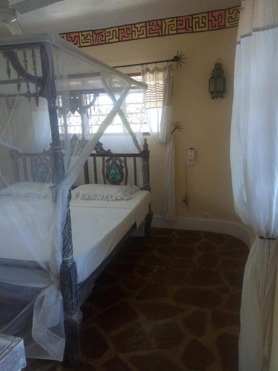 Pashmina House Bed and Breakfast Watamu Exteriör bild