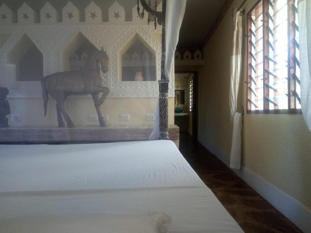 Pashmina House Bed and Breakfast Watamu Exteriör bild