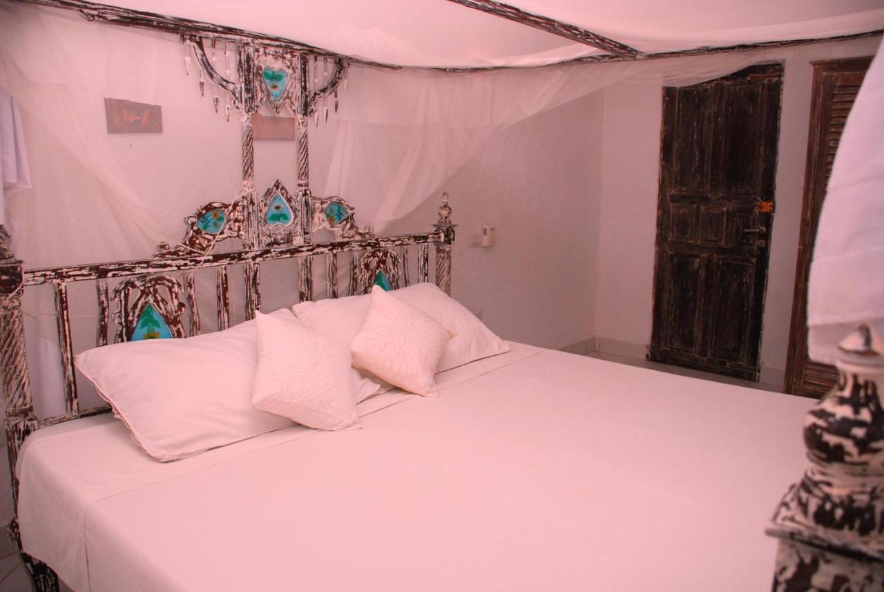 Pashmina House Bed and Breakfast Watamu Exteriör bild