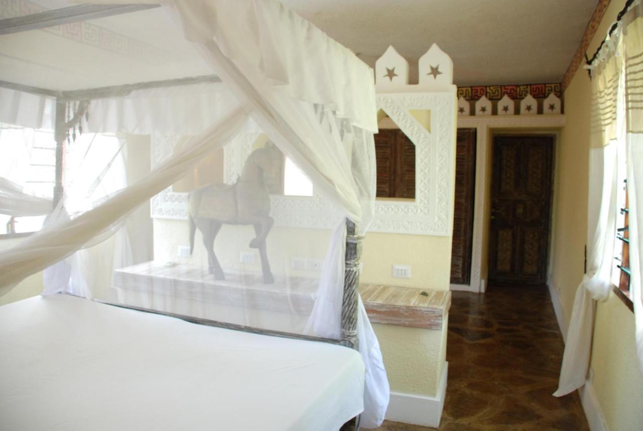 Pashmina House Bed and Breakfast Watamu Exteriör bild