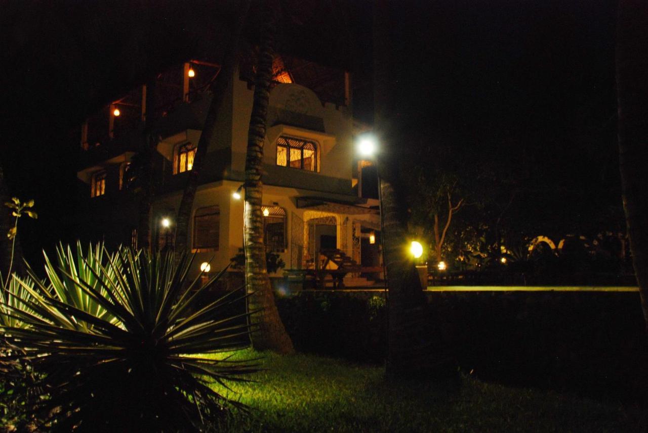 Pashmina House Bed and Breakfast Watamu Exteriör bild